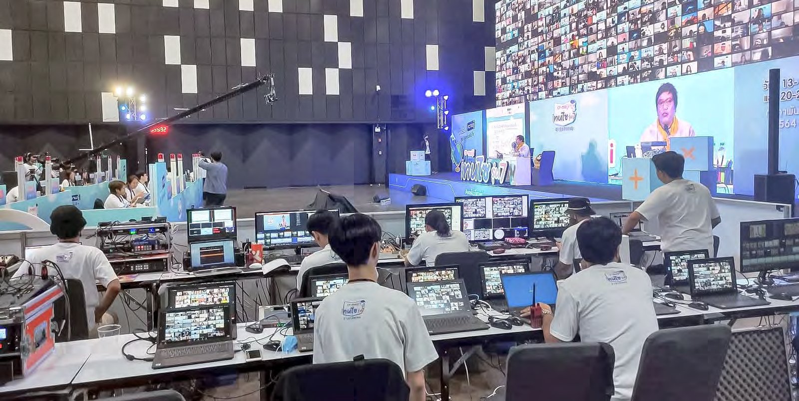 Live-streamed virtual tutoring camp — bonded multi-WAN keeping 600 students online in real time